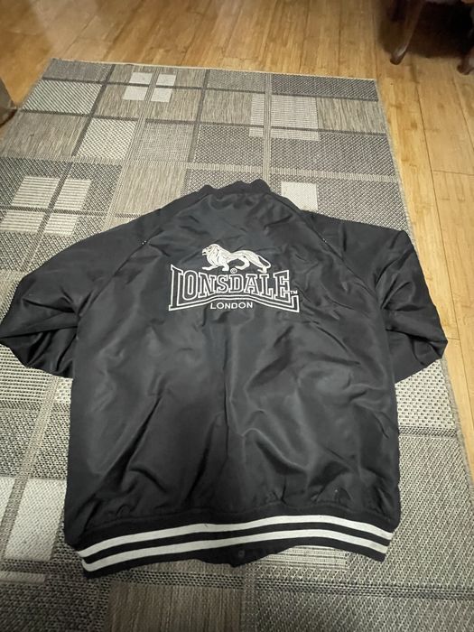 Продам бомбер Lonsdale