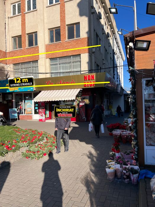Spațiu comercial central, situat la 1 cu vitrina stradala mare.