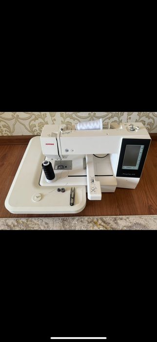 Продается вышивальная машина Janome