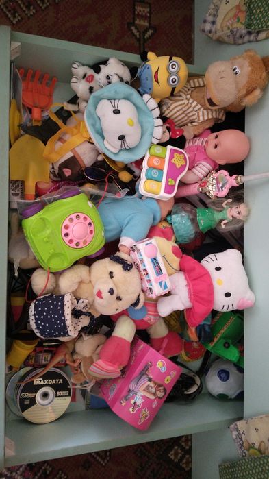 Vând jucarii pentru copiii ieftin la 200 de lei