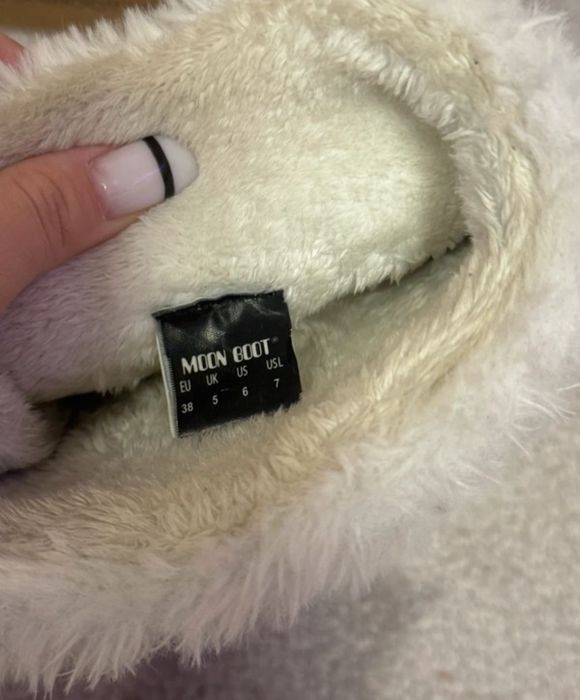 Moon Boot albe cu puf