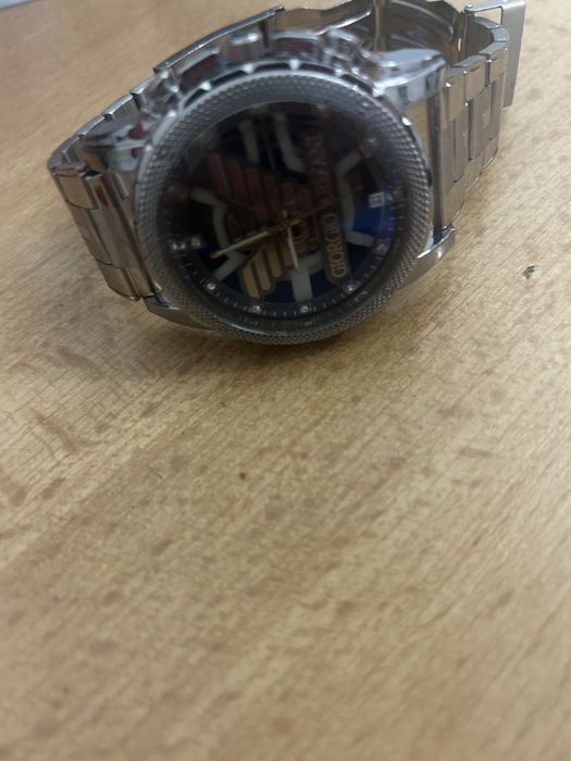 Часовник armani.