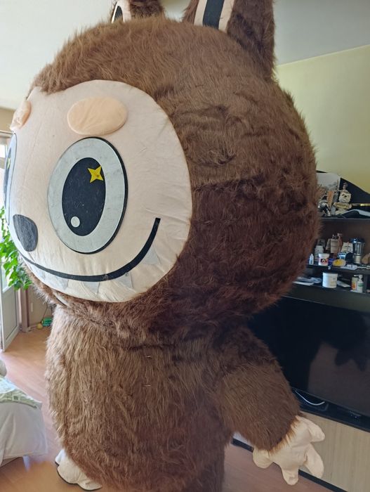 костюм на  лабубу 2.60 костю  е чисто нов не ползван