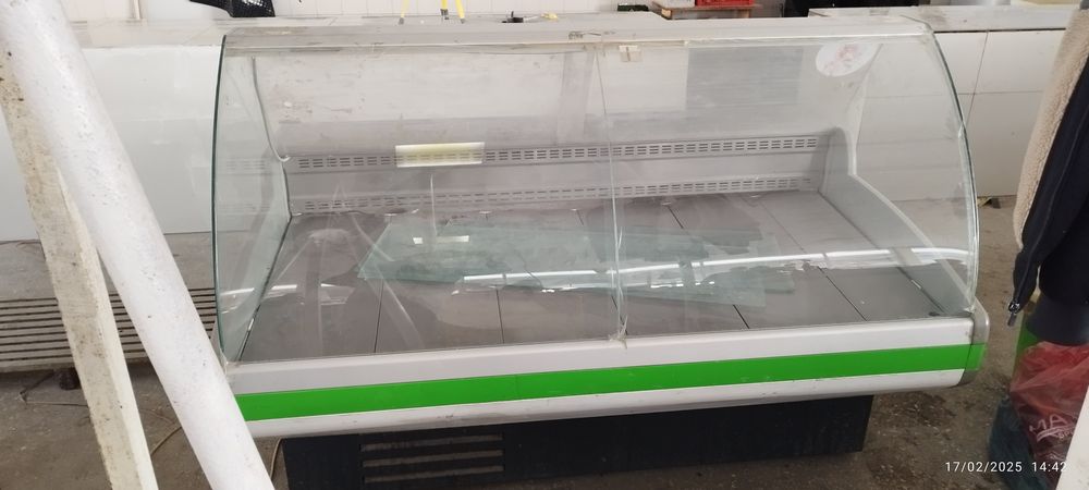 Ветрина холодильник