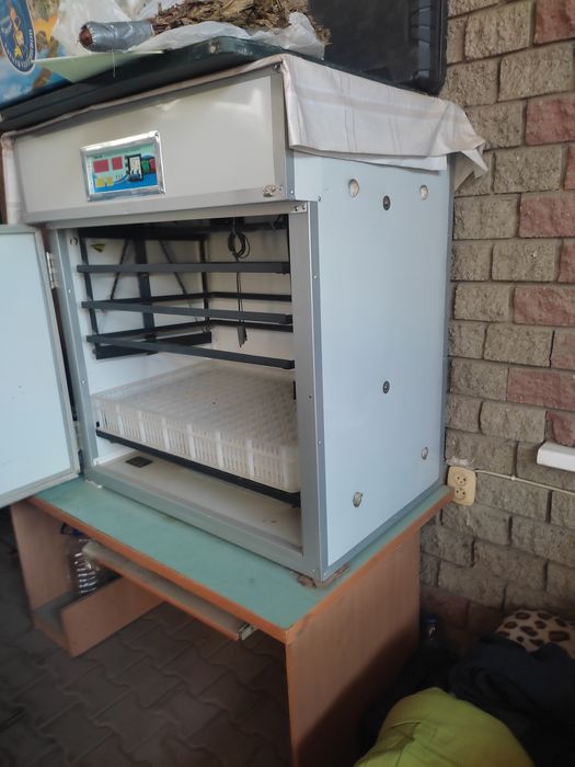 Продам инкубатор на 528 куриных яиц