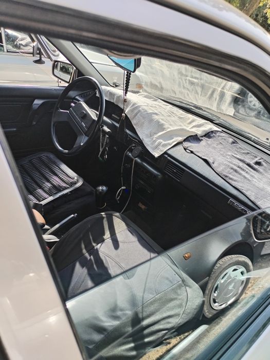 Мазда 323 в хорошем состояние