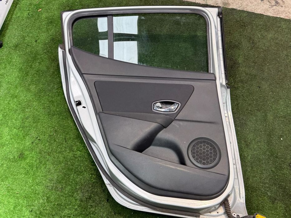 USA PORTIERA SPATE STÂNGA RENAULT MEGANE III B95 1.6 DIESEL 2014 / HATCHBACK 2008-2016