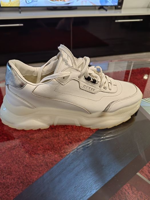 Adidași marca GUESS originali din piele naturală
