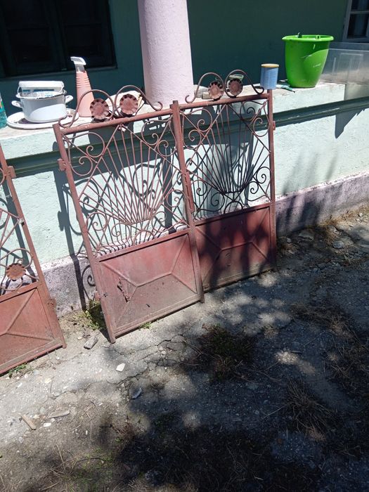 Vând porți gard din fier
