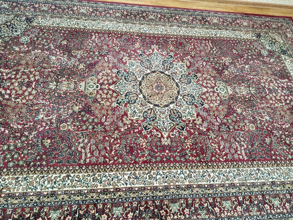 Продаю ковер в хорошем состоянии