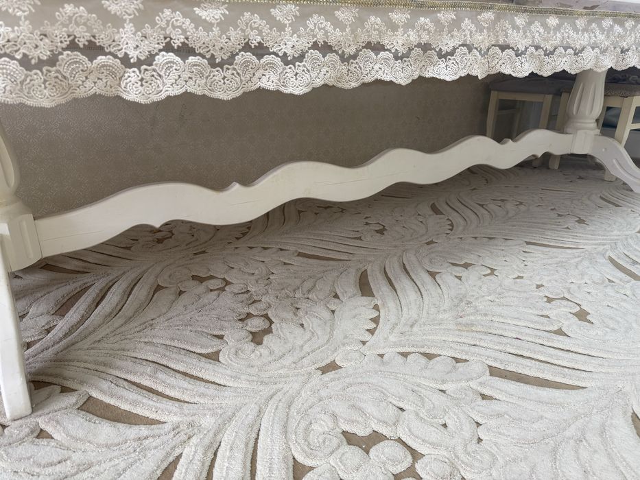 Продам белый стол