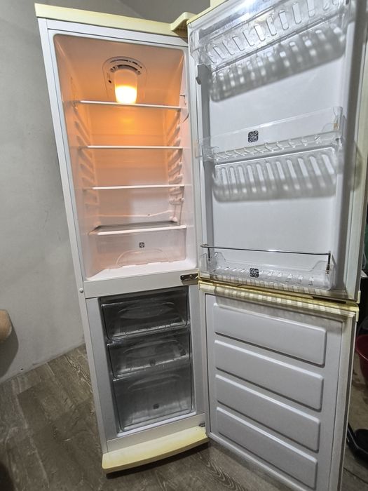 Продаю холодильник Samsung