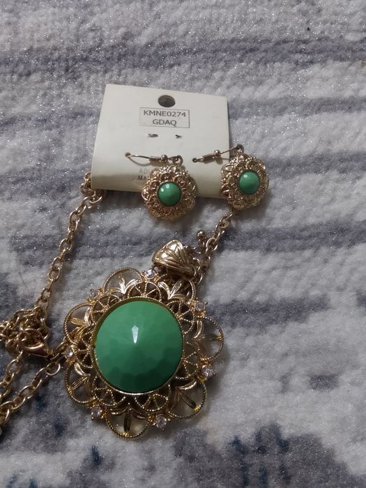 Taqinchoqlar hammasi sotiladi