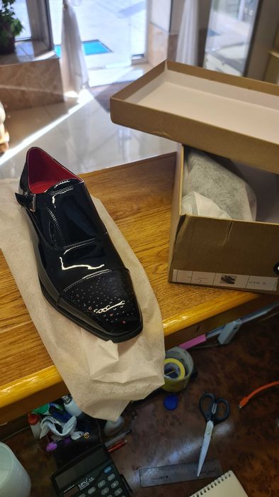 Мужской туфли лакированный