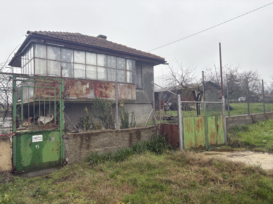 Къща с дворно място с. Ветрино