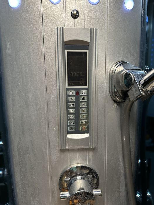 Продавам пaрна душ кабина Vicard