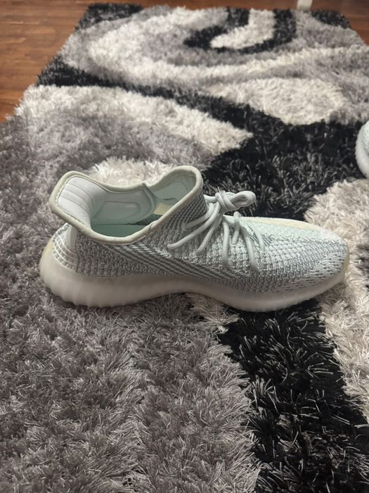Yeezy 350v2 light blue marime 44