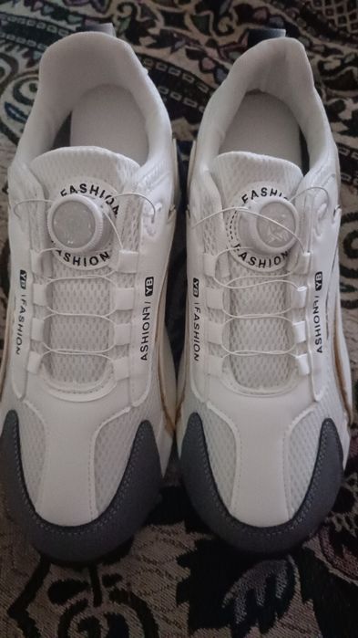 Здравствуйте продам кросовки