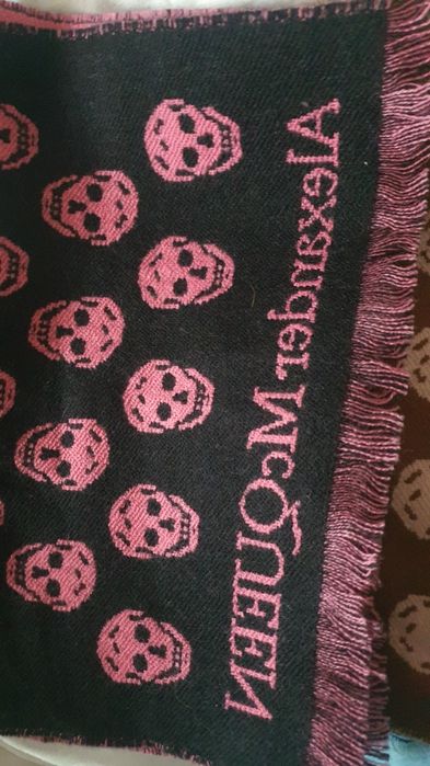Eșarfe Alexander McQueen originale noi. Diferite culori