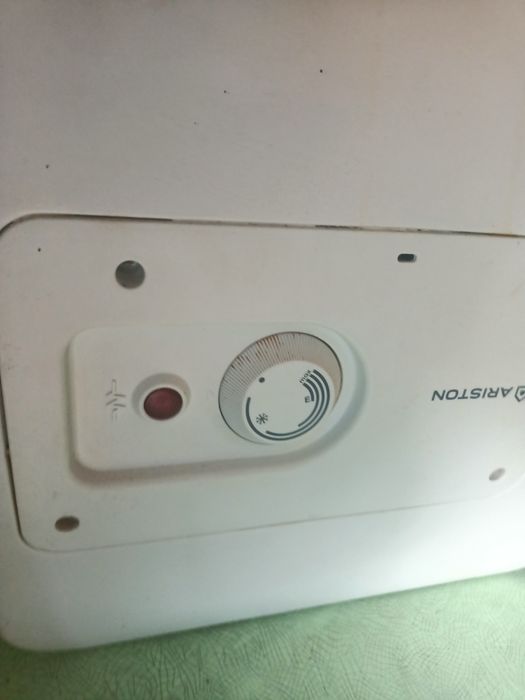 Мұздатқыш, су жылытқыш сатылады.