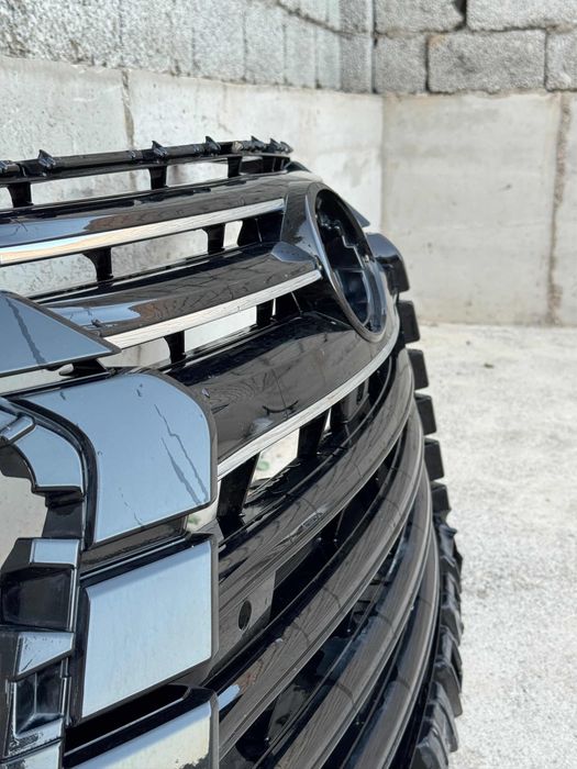 Решетка радиатора Lx570 оригинал