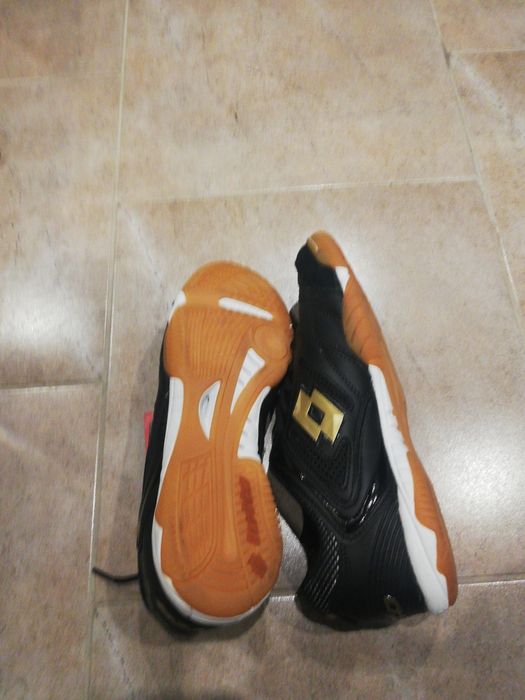 Стоношки лото чисто нови и бутонки Nike номер 39