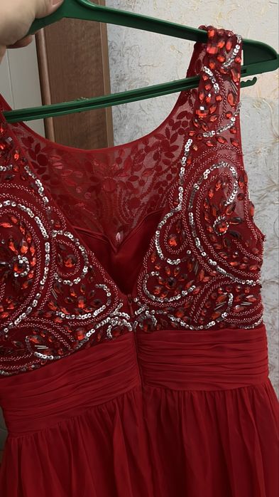 Красное платье в пол