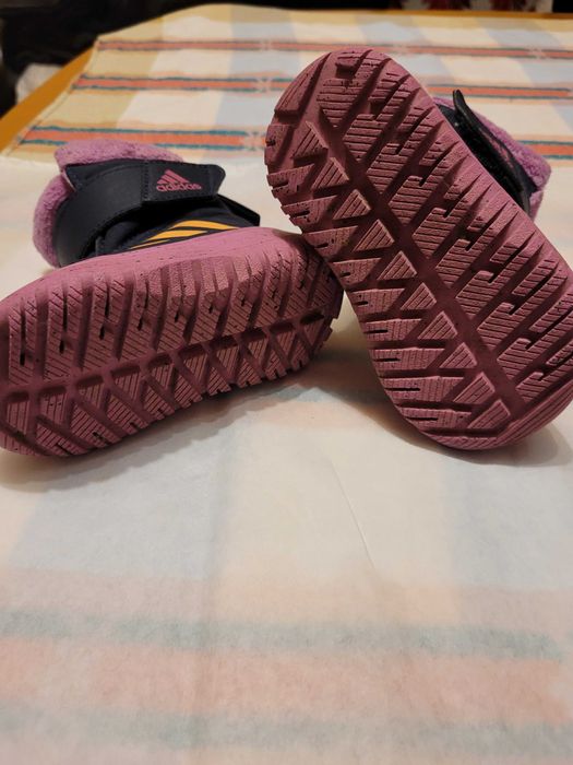 Cizmulite fetite Adidas, marimea 20