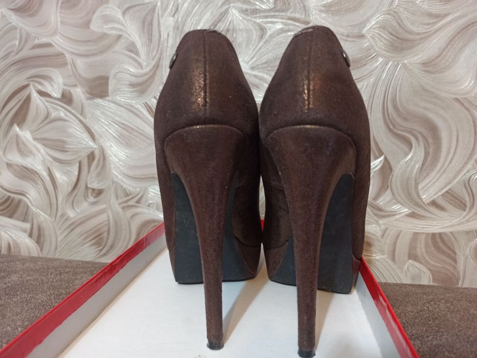 Туфли на каблуке