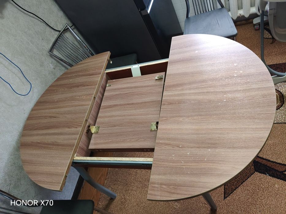Продам кухонный стол
