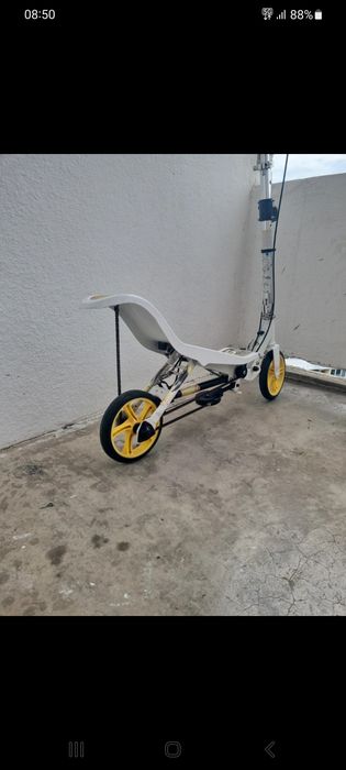 Trotinetă Space Scooter X580 Albă – Propulsie prin balans (