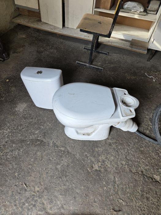 Продам унитаз в хорошем состоянии