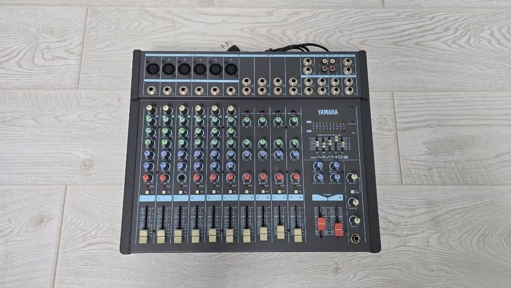 Mixer Yamaha MM1402