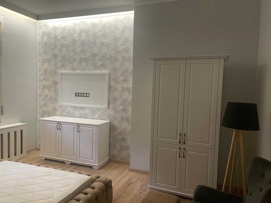 Închiriez apartament 4 camere (113 mp) ultracentral, lângă Piața Unirii