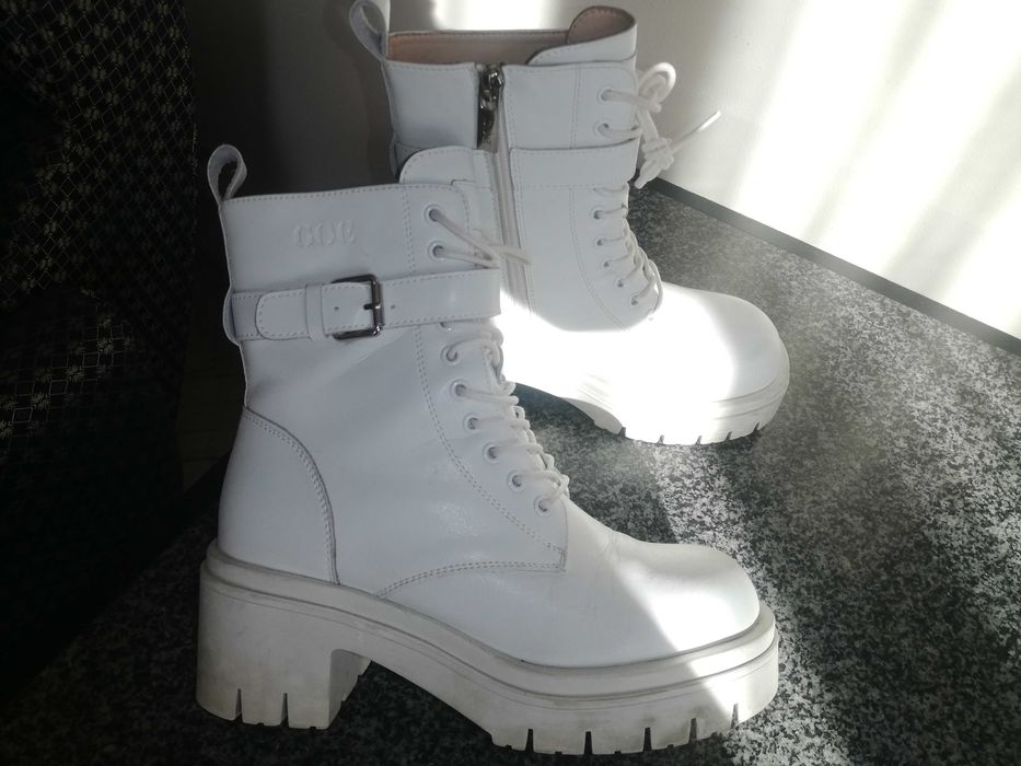 бели зимни кубинки от естествена кожа 38 номер