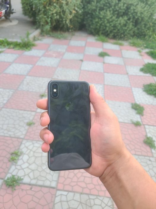 Продам IPhone x .