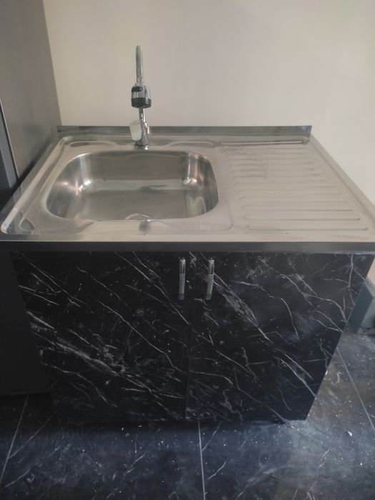 Мойка, Раковина со смесителем и шкаф для кухни в отличном состоянии!!!