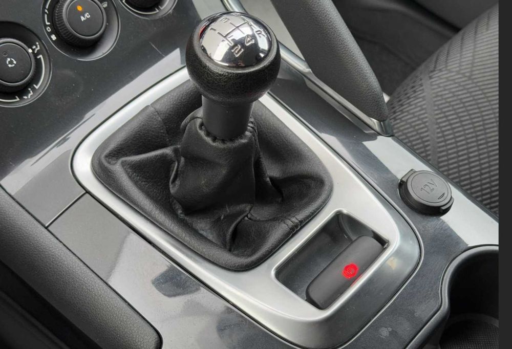 Peugeot 3008 1.6i Comfort - Benzina - Manual - 120 hp