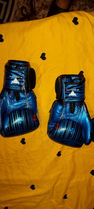 Manusi și tibiere knockout