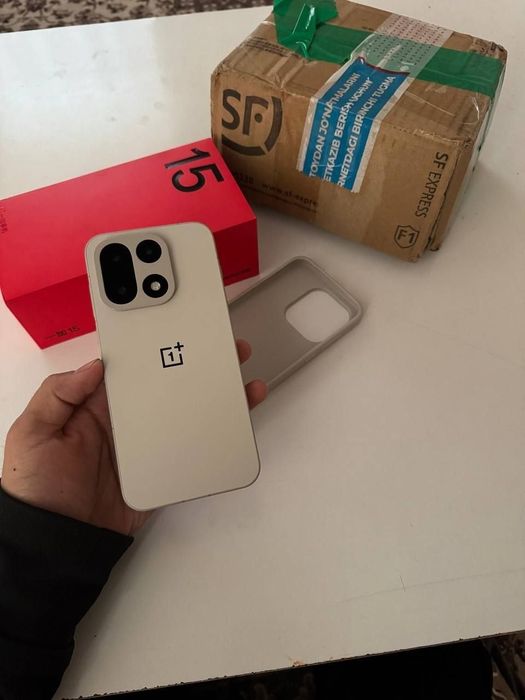 OnePlus 15 5G     12/256