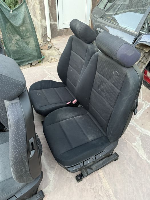 Передние сидения на BMW e36 купе компак