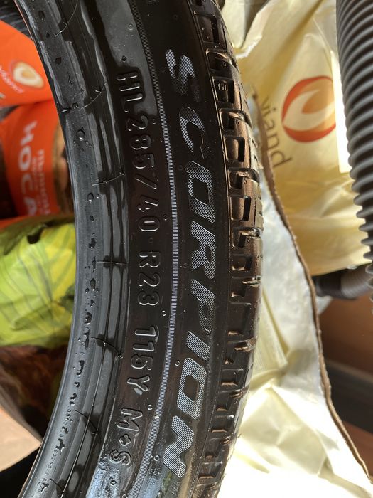 285/40R23 Pirelli Scorpion