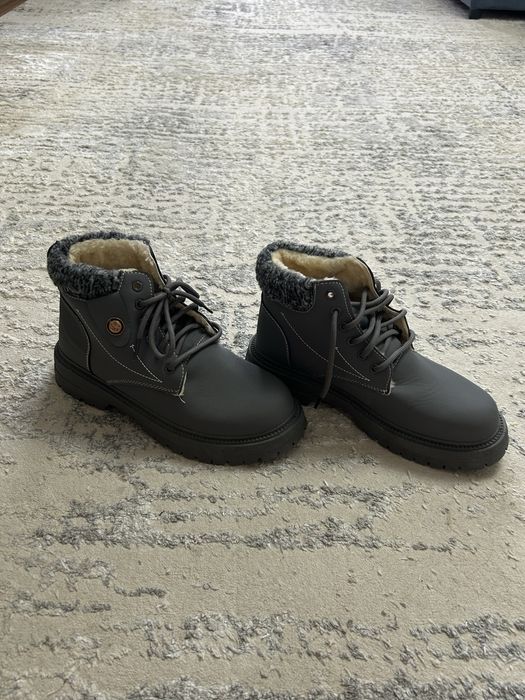 Продам зимнюю обувь