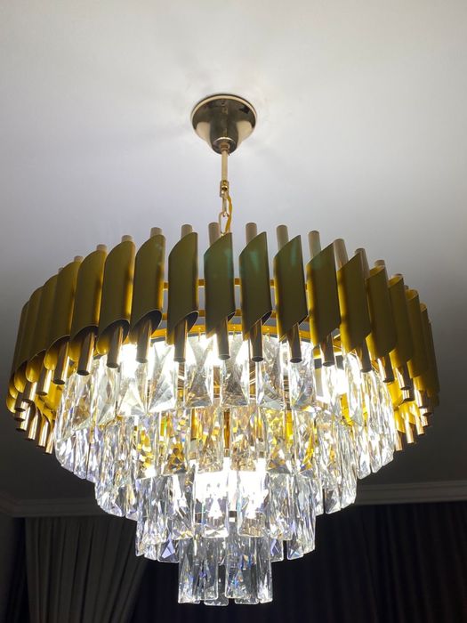 Люстра для зала б/у