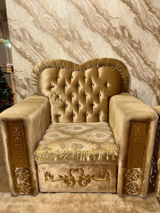 Холен диван + 2 фотьойла и маса