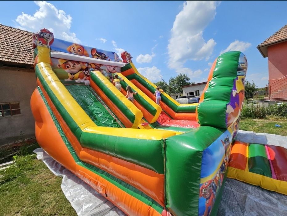 Inchiriez tobogan gonflabil 7.5x5.5x5 patrula catelusilor