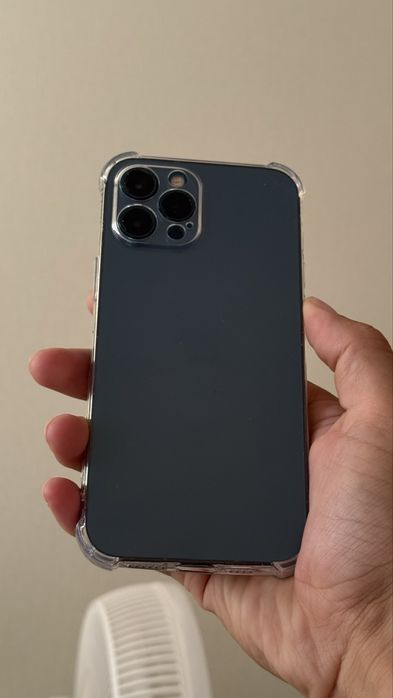 iPhone 12 Pro Max 256GB в хорошем состоянии