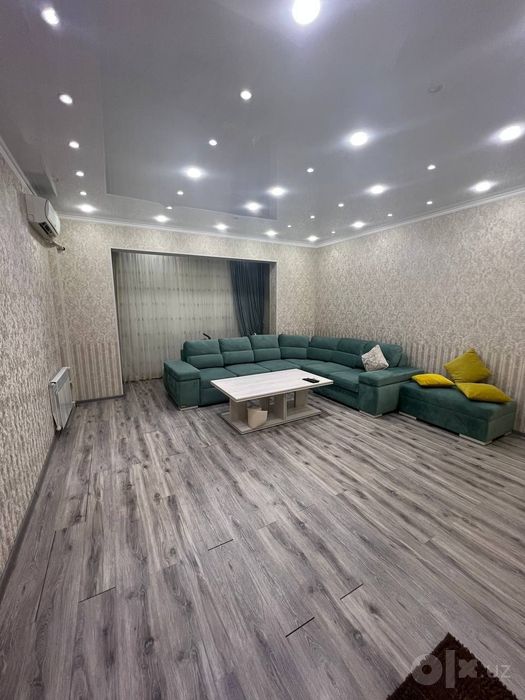 Продается 3х ком квартира, ориентир: метро Ойбек, 72м²