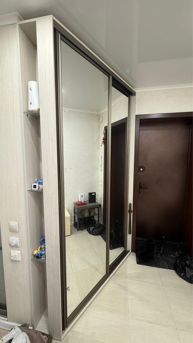 Продам угловой шкаф