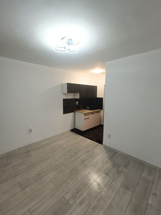 Persoana fizica garsoniera etajul 1 renovata 36.900 Euro negociabil!